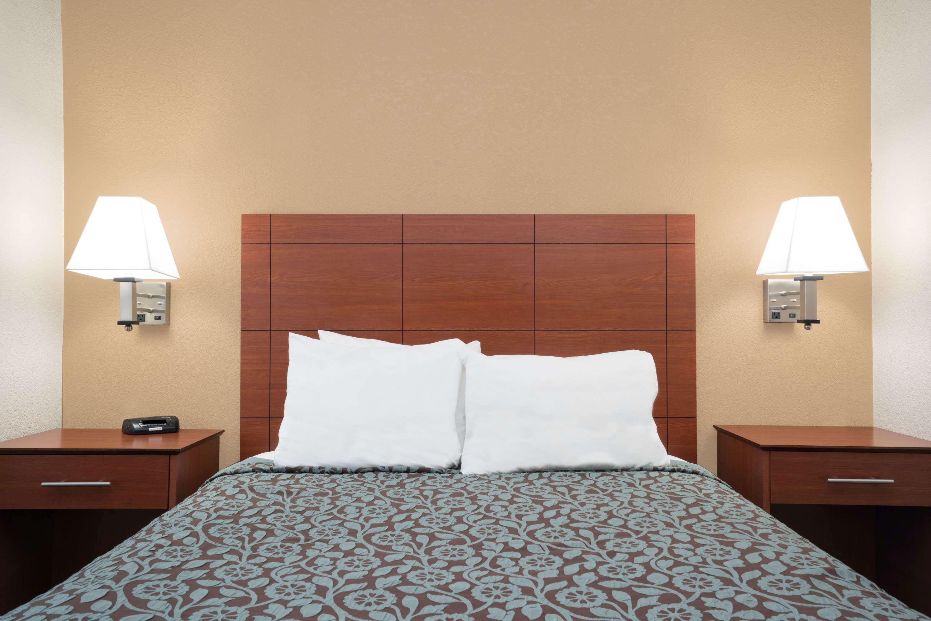 Days Inn By Wyndham Mankato Exterior photo