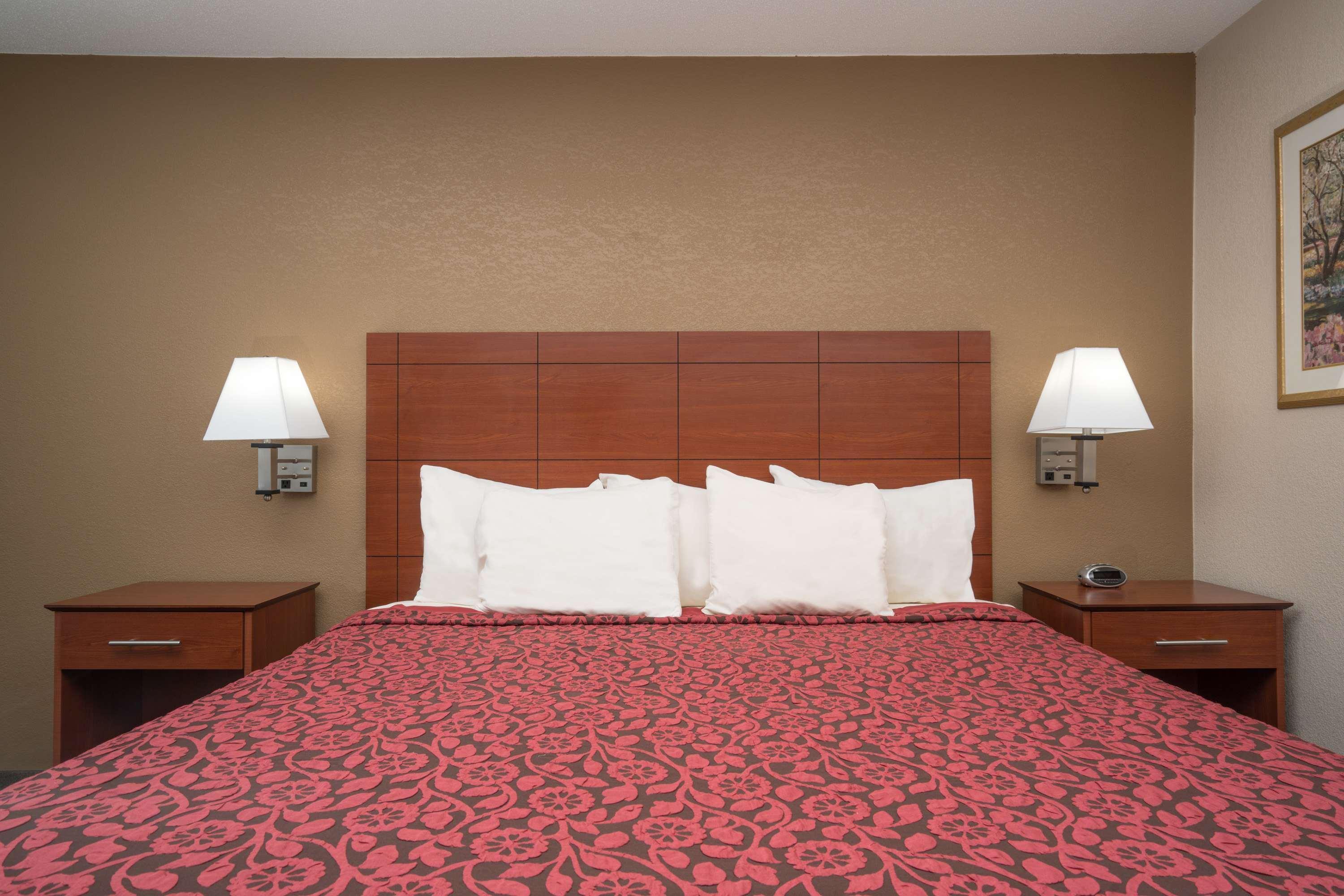 Days Inn By Wyndham Mankato Exterior photo