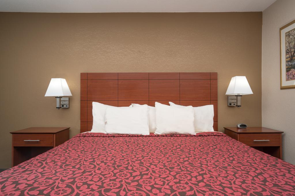Days Inn By Wyndham Mankato Exterior photo